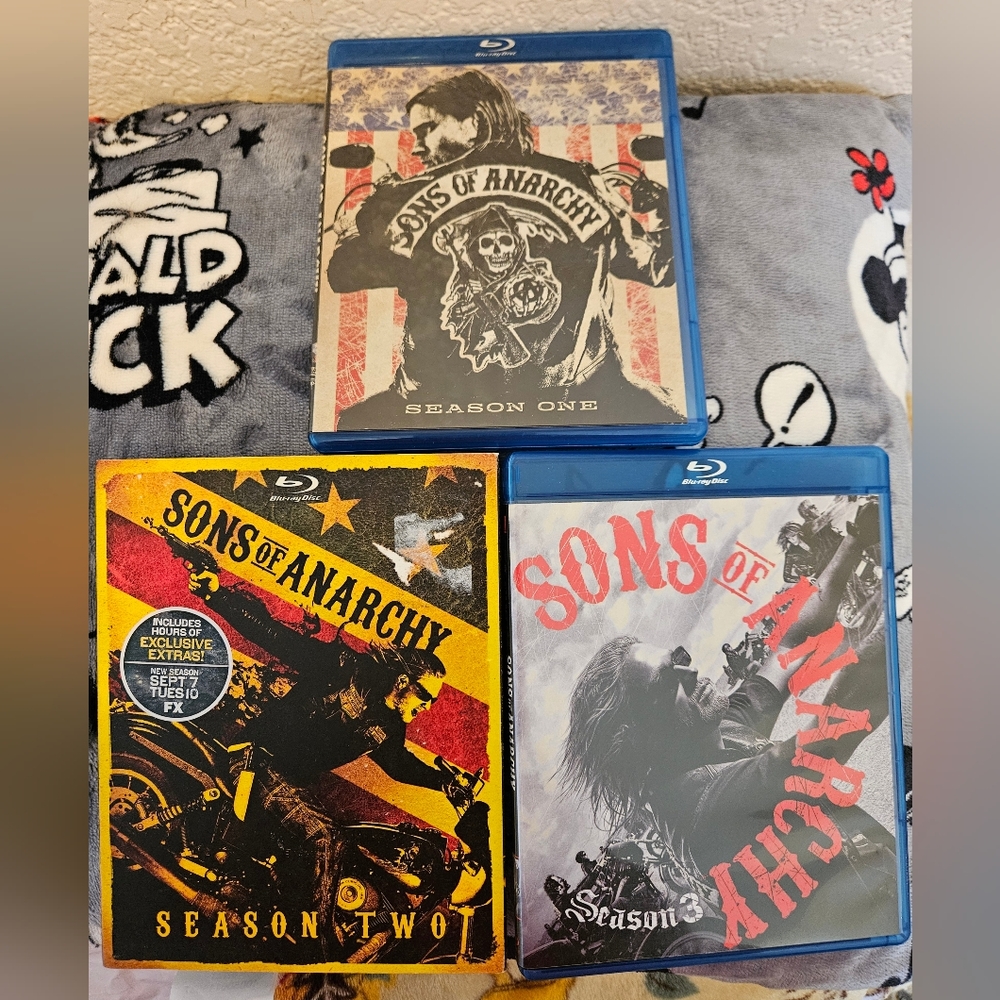 SONS OF ANARCHY (SOA) Blu-Ray seasons 1, 2, & 3.  Used, excellent condition
